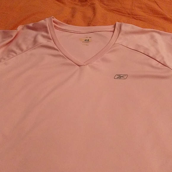 Reebok Tops - 🔴Free with any purchase Reebok athletic t-shirt
